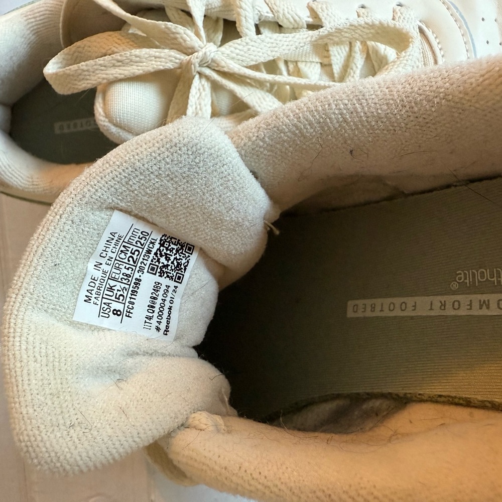 Reebok Cream and Green Sneakers Retro-Inspired Design - Picture 3 of 6